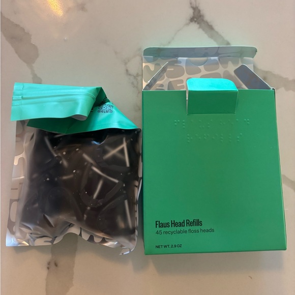 Flaus Electric Flosser Starter Kit + 90 brush head refills Black NEW SEALED NIB - Picture 5 of 8